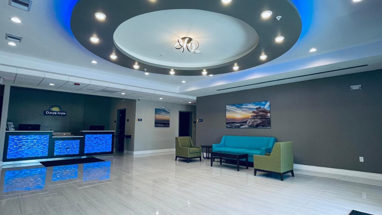 Days Inn & Suites By Wyndham Greater Tomball Buitenkant foto