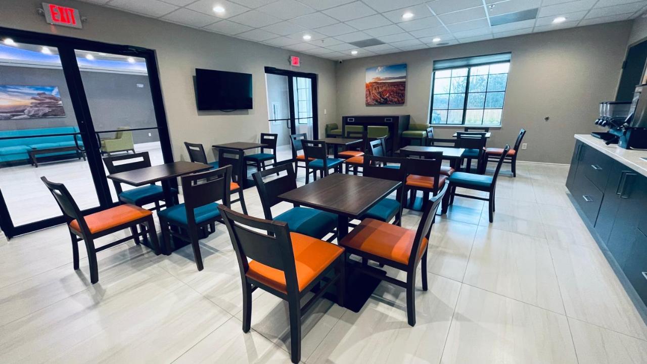 Days Inn & Suites By Wyndham Greater Tomball Buitenkant foto