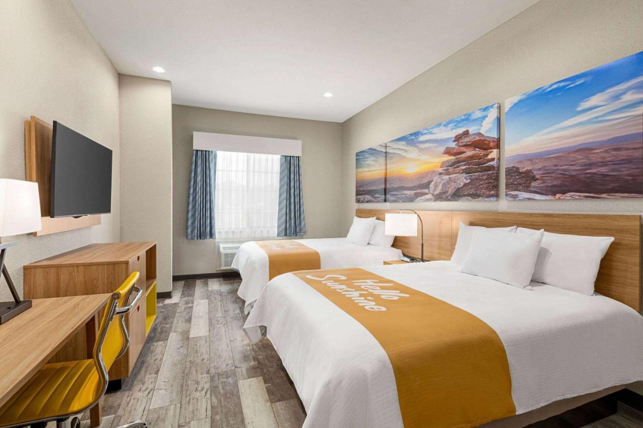 Days Inn & Suites By Wyndham Greater Tomball Buitenkant foto