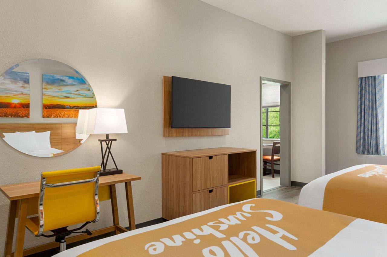 Days Inn & Suites By Wyndham Greater Tomball Buitenkant foto