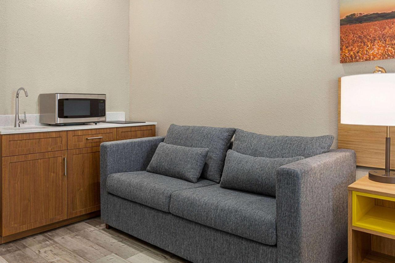 Days Inn & Suites By Wyndham Greater Tomball Buitenkant foto