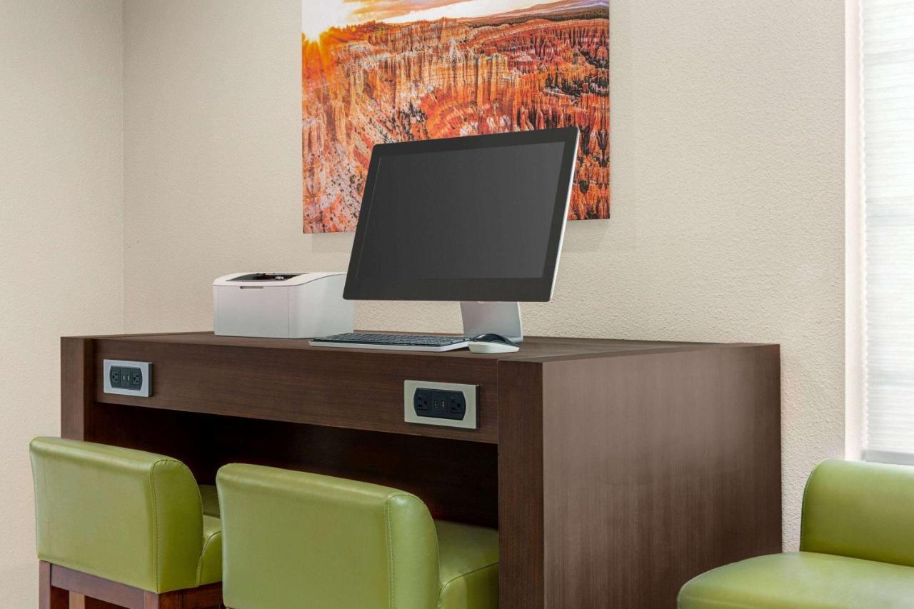 Days Inn & Suites By Wyndham Greater Tomball Buitenkant foto