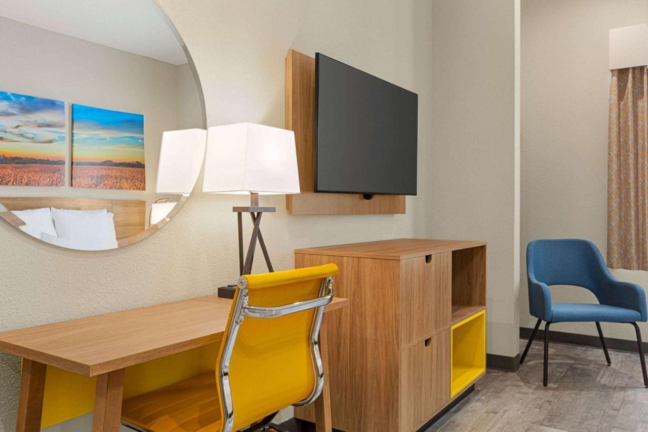 Days Inn & Suites By Wyndham Greater Tomball Buitenkant foto