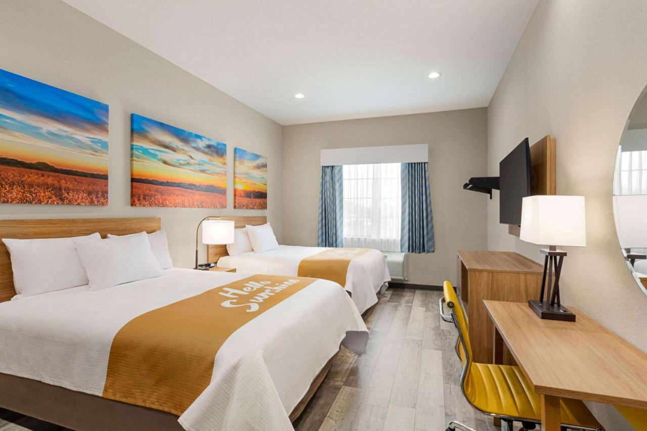 Days Inn & Suites By Wyndham Greater Tomball Buitenkant foto
