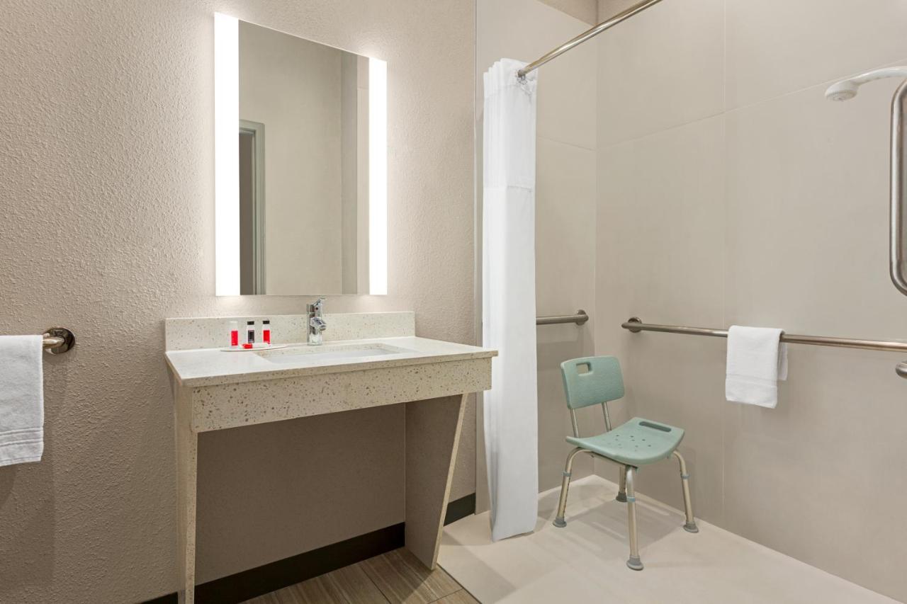 Days Inn & Suites By Wyndham Greater Tomball Buitenkant foto